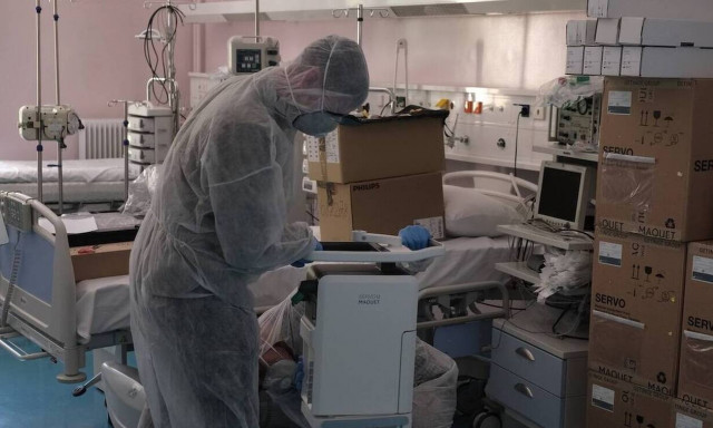 Βασιλακόπουλος στο Newsbomb.gr: Τα νοσοκομεία έχουν πιεστεί - Έρχεται αύξηση εισαγωγών στις ΜΕΘ
