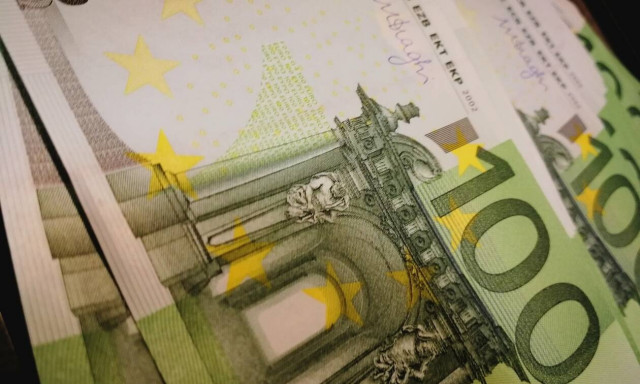 ΟΠΕΚΑ: «Βρέχει» λεφτά - Πότε πληρώνονται οι δικαιούχοι επιδόματα και παροχές 