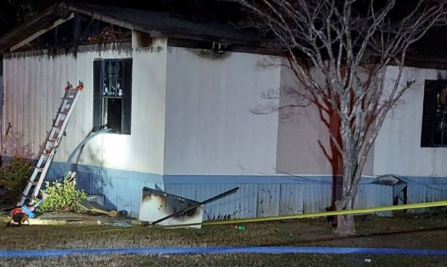 Τραγωδία: Μητέρα και τα τρία παιδιά της πέθαναν μετά από φωτιά στο λυόμενο σπίτι τους