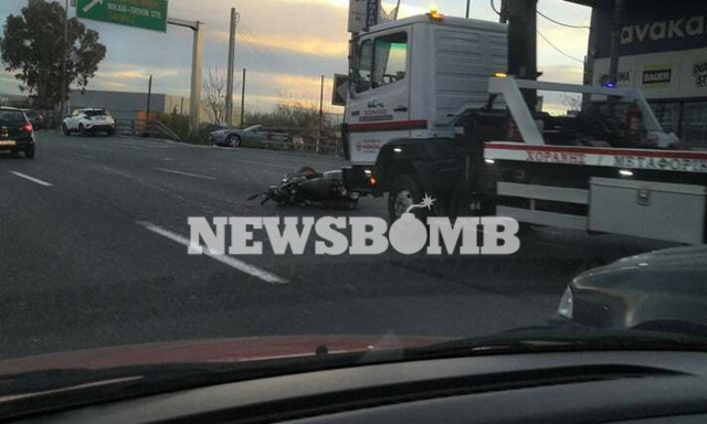 ΤΩΡΑ: Κυκλοφοριακό χάος στον Κηφισό - Τροχαίο με τραυματία (pics)