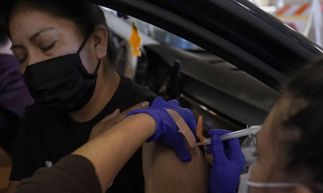 Κορονοϊός - Βρετανία: Θα εμβολιάσει όλους τους μετανάστες, ακόμα κι αν έχουν εισέλθει παράνομα