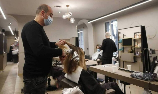 Lockdown στην Αττική: Τι ισχύει με τα κομμωτήρια