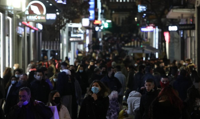 Κρούσματα σήμερα: Στο «χείλος» του τρίτου κύματος και του ολικού lockdown - Έως και 1.700 μολύνσεις