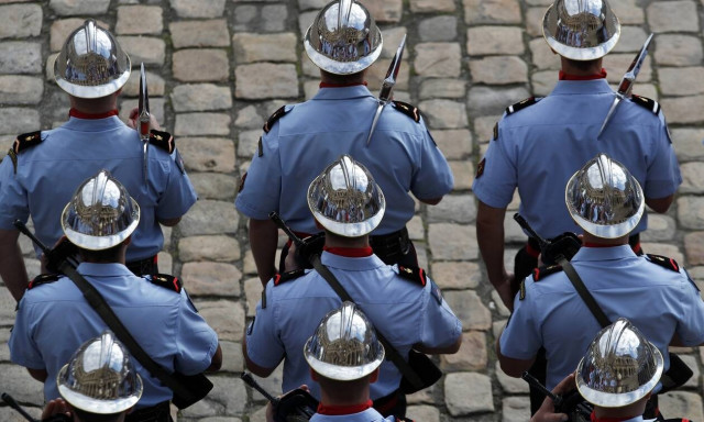 Σάλος στη Γαλλία: Κοπέλα καταγγέλλει βιασμό από 20 πυροσβέστες για δύο χρόνια όταν ήταν 13 ετών