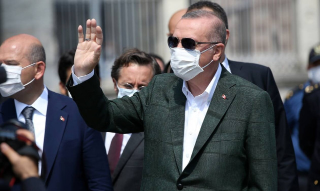 Ερντογάν: Οχετός αλαζονείας, μίσους και ύβρεων - Σφίγγει η θηλιά στο λαιμό του