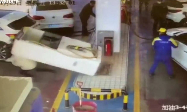 Απίστευτο: Πήρε μαζί του την αντλία και έφυγε!