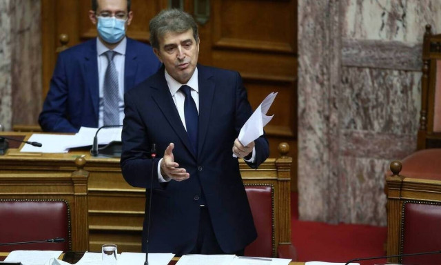 Κόντρα Χρυσοχοϊδη – Βαρουφάκη για πανεπιστήμια και το τηλεφώνημα Σαμαρά