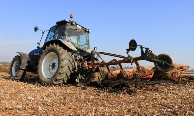 Παράταση έως το τέλος του 2021 για τα μέτρα προστασίας σε παλιούς γεωργικούς ελκυστήρες