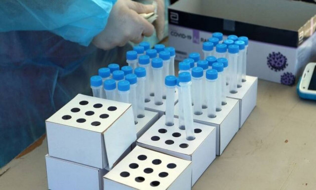 Κρούσματα σήμερα: Η πιο δύσκολη ημέρα - Αγωνία για τα δεδομένα και την πίεση στις ΜΕΘ