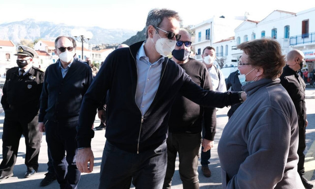 Μηνύσεις για το γεύμα Μητσοτάκη στην Ικαρία – Ποιοι την υπέβαλαν