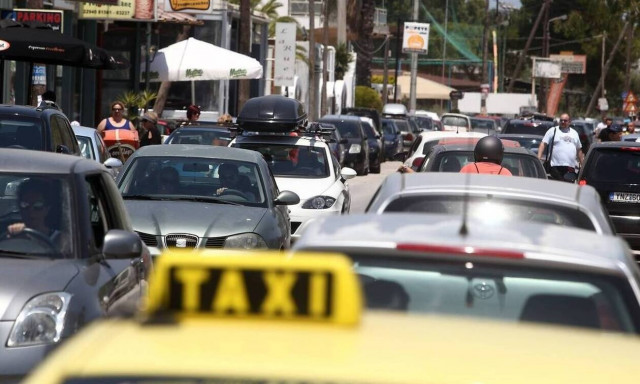 Lockdown - Αττική: Τόσα άτομα επιτρέπονται σε ΙΧ και ταξί -  Τι ισχύει στα ΜΜΜ