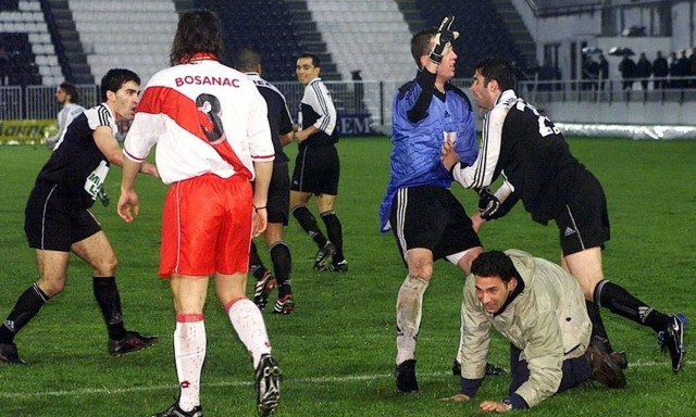 Αριάν Μπεκιάι: Σαν σήμερα έγραψε ιστορία! - Ο πρώτος τερματοφύλακας που σκόραρε με κεφαλιά (video)