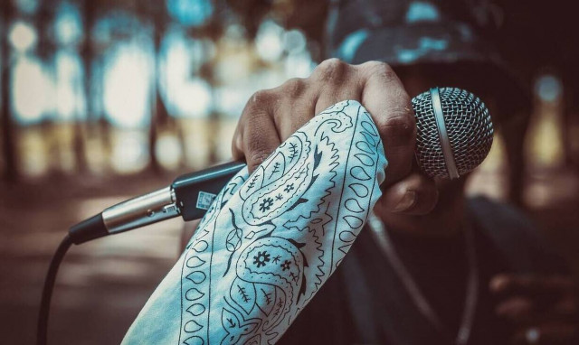 Συγκλονίζει η μητέρα του 24χρονου ράπερ: Το μόνο που εύχομαι είναι να βρεθεί το παιδί μου