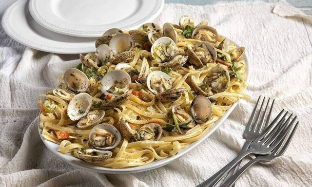Η απόλυτη συνταγή! Λιγκουίνι alle vongole από τον Άκη Πετρετζίκη!