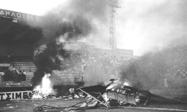 Παναθηναϊκός – Ολυμπιακός: Η ημέρα που οι οπαδοί των δυο ομάδων διέλυσαν τη Λεωφόρο