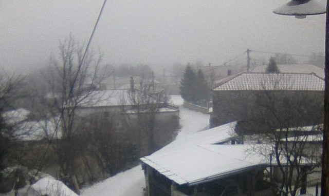 Κακοκαιρία: Η «Μήδεια» έφερε τα πρώτα χιόνια στη Θεσσαλονίκη