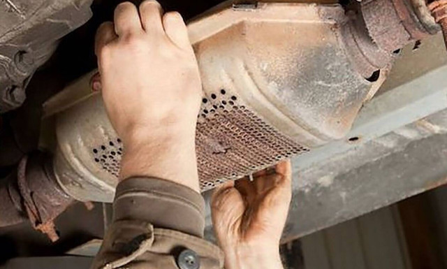 Γιατί οι κλοπές καταλυτών από αυτοκίνητα έχουν γίνει παγκόσμια μάστιγα;