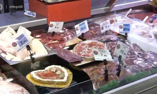 Αγίου Βαλεντίνου: Μπιφτέκια και μπριζόλες σε σχήμα καρδιάς (video)