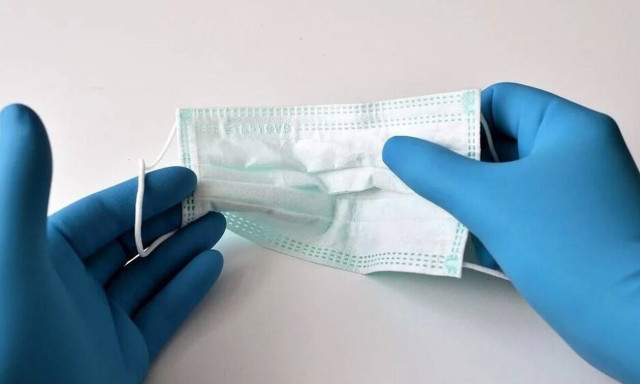 Διπλή μάσκα: Εξετάζεται η εφαρμογή της σε συνθήκες συνωστισμού - Πιθανή η χρήση στα ΜΜΜ