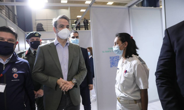 Μητσοτάκης από το Mega Εμβολιαστικό Κέντρο: Ασφαλή τα εμβόλια - Να πείσουμε τους καχύποπτους