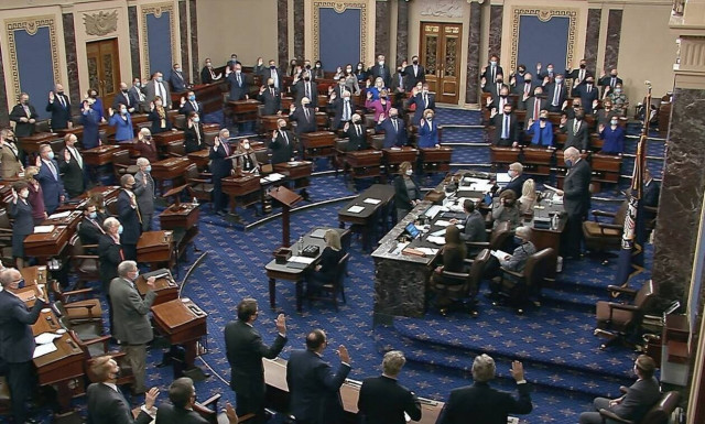 ΗΠΑ: Η Γερουσία τίμησε έναν από τους αστυνομικούς που προστάτεψε βουλευτές και γερουσιαστές από τον 