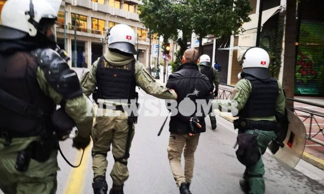 Protest by anti-maskers in Syntagma leads to clashes with police	