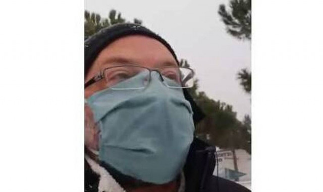 Σάκης Αρναούτογλου: Βγήκε να κάνει  live στα χιόνια της Θεσσαλονίκης – Τι προβλέπει για την Αθήνα