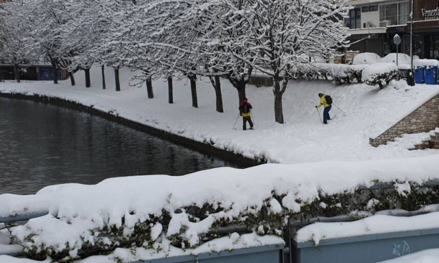 Κακοκαιρία «Μήδεια» - Τρίκαλα: Σκι στις… όχθες του Ληθαίου 