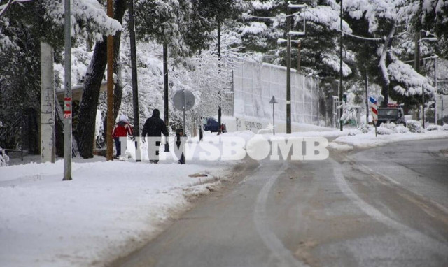 Ρεπορτάζ Newsbomb.gr: Αλπικά τοπία στην... Αττική - Η «Μήδεια» άσπρισε τα βόρεια προάστια