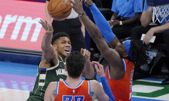 Γιάννης Αντετοκούνμπο: Το τριπλ νταμπλ δεν ήταν αρκετό – Ήττα των Μπακς από τους Θάντερ