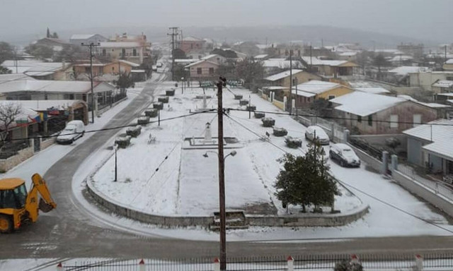 Κακοκαιρία «Μήδεια» - Κεφαλονιά: Στα λευκά το νησί - Προβλήματα ηλεκτροδότησης	