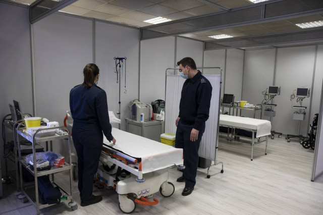 Κρούσματα σήμερα: 698 νέα ανακοίνωσε ο ΕΟΔΥ - 26 νεκροί σε 24 ώρες, στους 299 οι διασωληνωμένοι