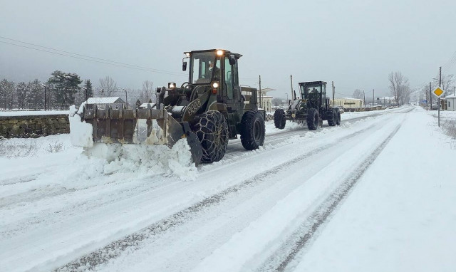 Κακοκαιρία - «Μήδεια»: Στους δρόμους ο Στρατός – Μηχανήματα και προσωπικό για αντιμετώπιση ζημιών