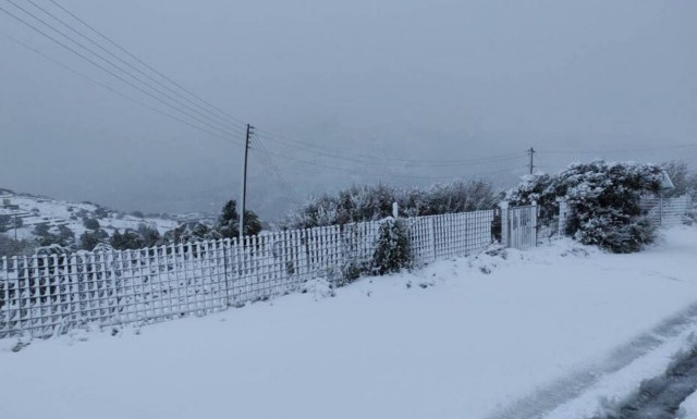 Η κακοκαιρία «Μήδεια» χτύπησε Άνδρο και Σύρο - Προβλήματα σε κυκλοφορία και ηλεκτροδότηση