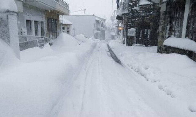 Κακοκαιρία «Μήδεια»: Τρεις οι νεκροί από τον χιονιά - Δύο στην Εύβοια, ένας στην Κρήτη