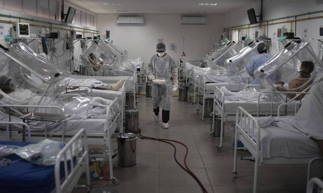 Κορονοϊός: «Θερίζει» τον πλανήτη - Πάνω από 2,4 εκατ. άνθρωποι έχουν χάσει τη ζωή τους 