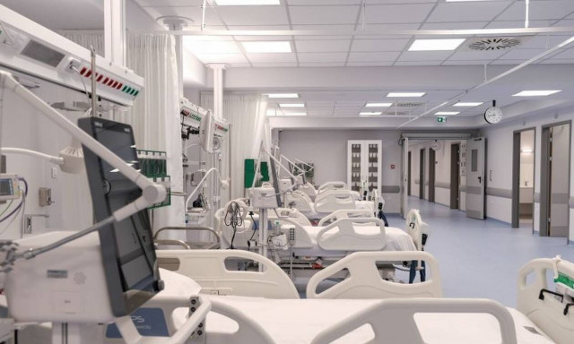 Κρούσματα σήμερα: Αγωνία για τους διασωληνωμένους – Στα όριά του το σύστημα υγείας