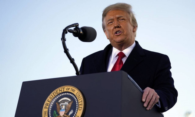 ΗΠΑ - Σφοδρή επίθεση Τραμπ στον Μακόνελ: «Είναι ένας κατηφής, σκυθρωπός, αγέλαστος πολιτικάντης»