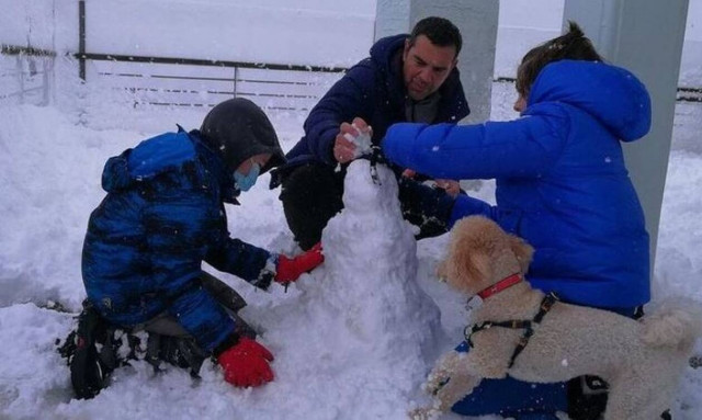 Αλέξης Τσίπρας: Το διαφορετικό πρωινό με τους γιους του στο χιόνι (pics)