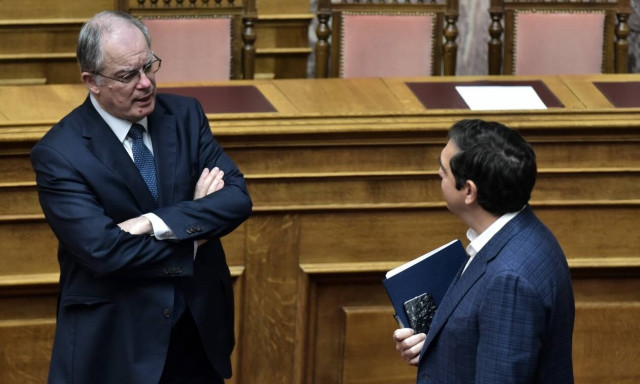 Ο Τσίπρας τα λέει στον Τασούλα για να τα ακούσει ο Μητσοτάκης