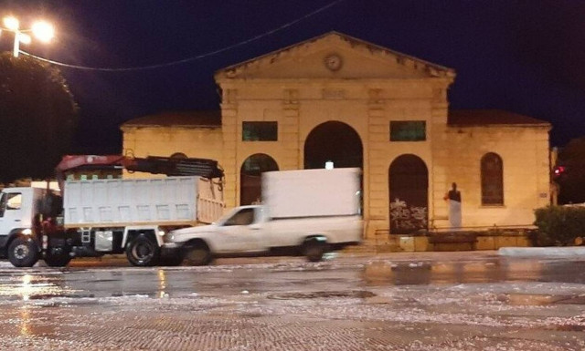 Κρήτη: H κακοκαιρία «Μήδεια» χτυπάει τα Χανιά - Μάχη για να μείνουν ανοιχτοί οι δρόμοι (pics & vids)