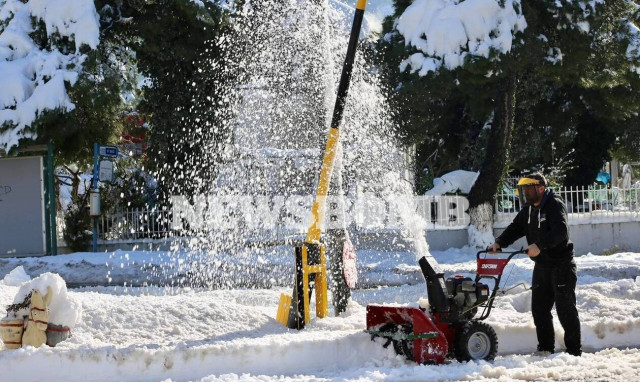 Κακοκαιρία «Μήδεια»: Τρίτη μέρα χωρίς ρεύμα στον Διόνυσο - Πυροσβεστική και Στρατός στη «μάχη»