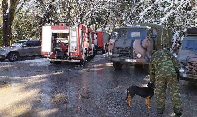 Στη «μάχη» με την κακοκαιρία και ο στρατός - 40.000 νοικοκυριά χωρίς ρεύμα στην Αττική