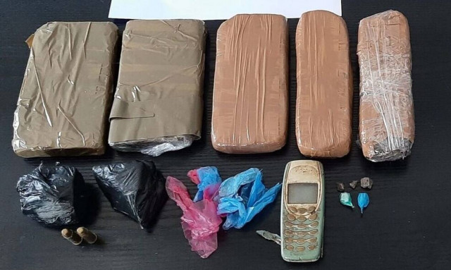 Θεσσαλονίκη: Έπιασαν 59χρονο που έκρυβε 2,5 κιλά ηρωίνη σε διαμέρισμα