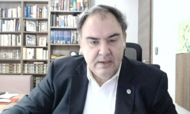 Viral η κόρη του καθηγητή Σαρηγιάννη: Eπική αντίδρασή όταν είδε ότι ήταν on air (vid)