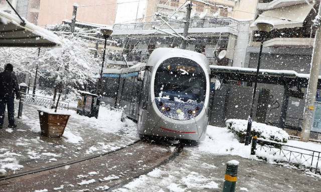 Κακοκαιρία «Μήδεια»: Μετ' εμποδίων η κίνηση των λεωφορείων - Πώς λειτουργούν ηλεκτρικός και μετρό