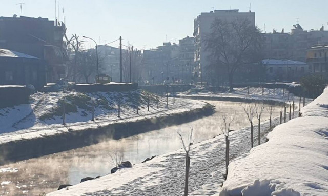 Τρίκαλα: Το… ποτάμι που αχνίζει - Εντυπωτικές εικόνες