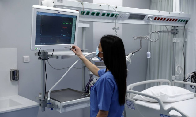 Κορονοϊός: Στο 90% η πληρότητα στις ΜΕΘ - Μια ανάσα από το όριο συναγερμού ο δείκτης θετικότητας