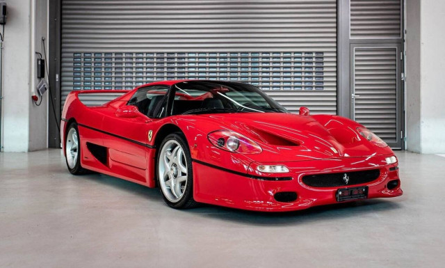 O Sebastian Vettel έχει μάλλον πολλά αυτοκίνητα και έτσι πουλά μερικά