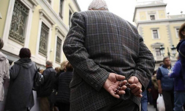 Συντάξεις: Οι 9 κατηγορίες ασφαλισμένων που μπορούν να γλιτώσουν τις ανατροπές - Παραδείγματα